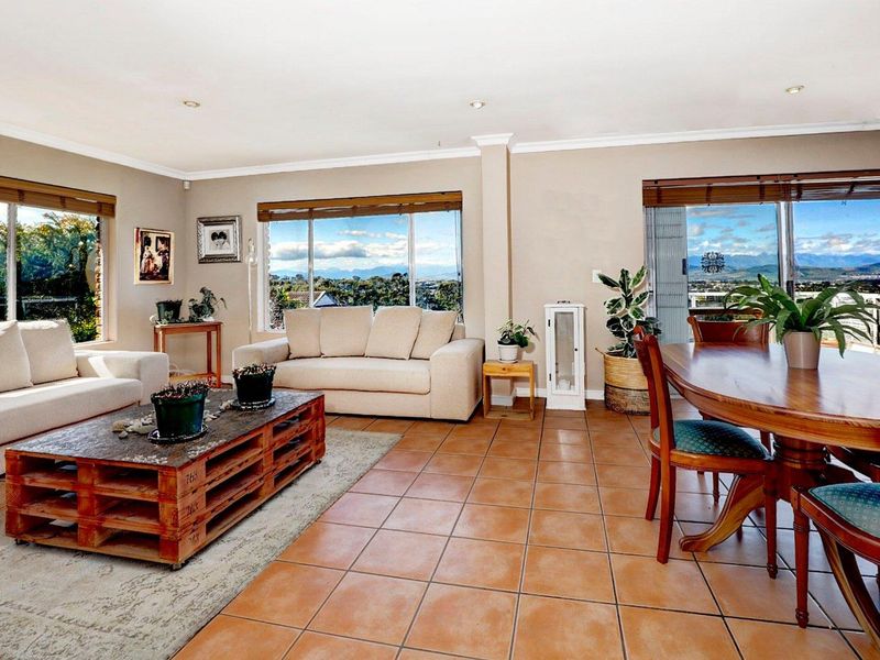 Townhouse, ideal for dual living, in popular security estate bordering golf course - Photo 4