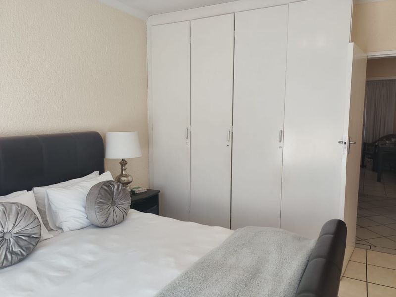 2 Bedroom first floor unit for the young professional, Great complex - Photo 7