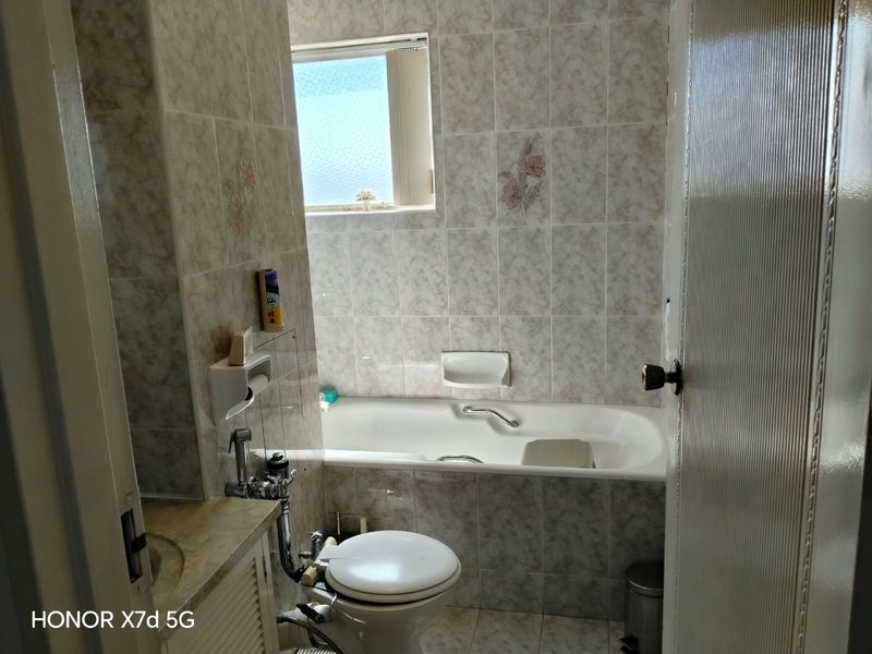 large 3- bedrroom unit  overlooking the coast on South Beach - Photo 8