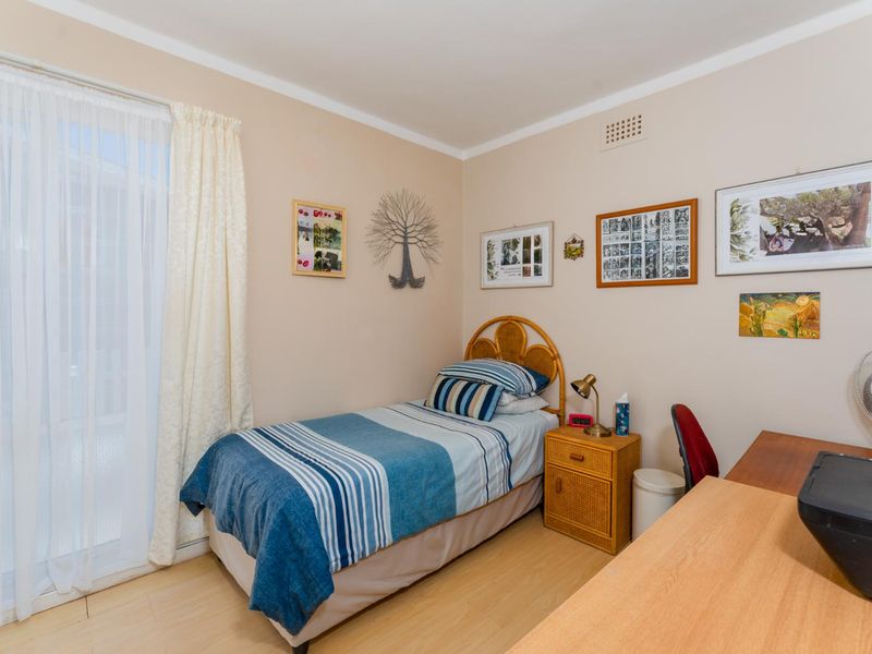 Sunny apartment with sea views overlooking Roman Rock Lighthouse - Photo 10