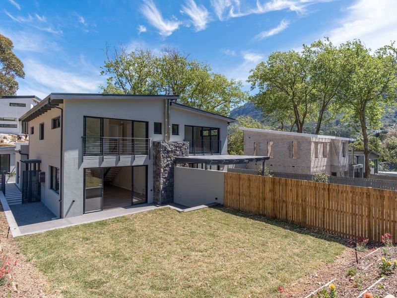 A Modern Masterpiece in a Prestigious Estate - Photo 8