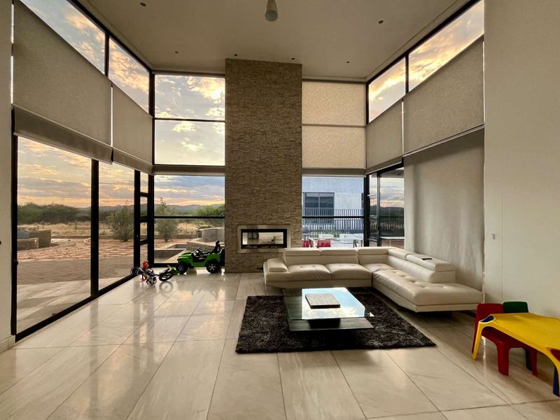 🏡 Modern 5-Bedroom Family Home with Pool in Aus View - Photo 8