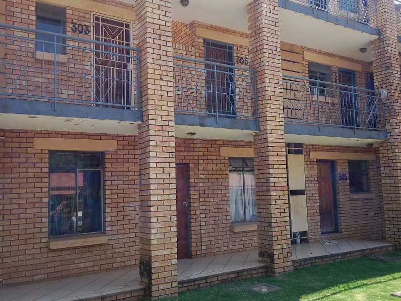 BACHELOR FLAT AVAILABLE : 1 OCTOBER 2026 - Photo 1