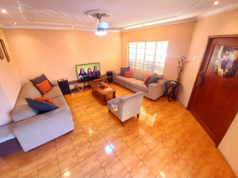 Four bedrooms house for sale in Atteridgeville - Photo 8