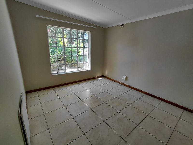 Spacious 2-Bedroom, 2-Bathroom Garden Cottage with Loft - Photo 8