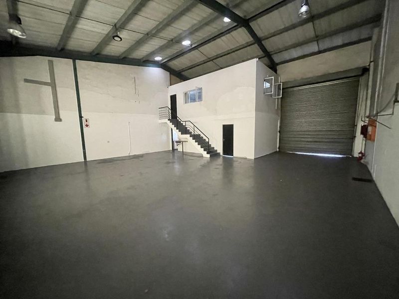 Hendra - Functional 256 sqm Industrial Unit To Let | Secure Rinaldo Park - Photo 3