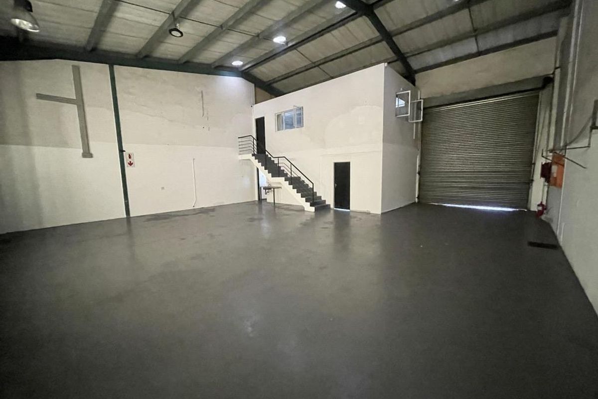 Hendra - Functional 256 sqm Industrial Unit To Let | Secure Rinaldo Park - Photo 3