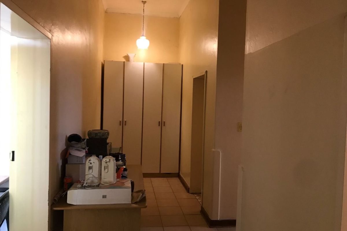 Great potential and opportunity for the entrepreneur or investor. - Photo 5