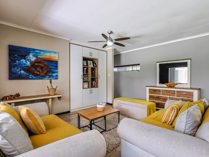 Exclusive Charming Family Home with Spacious Living and Entertainment Areas in Die Wilgers - Photo 6