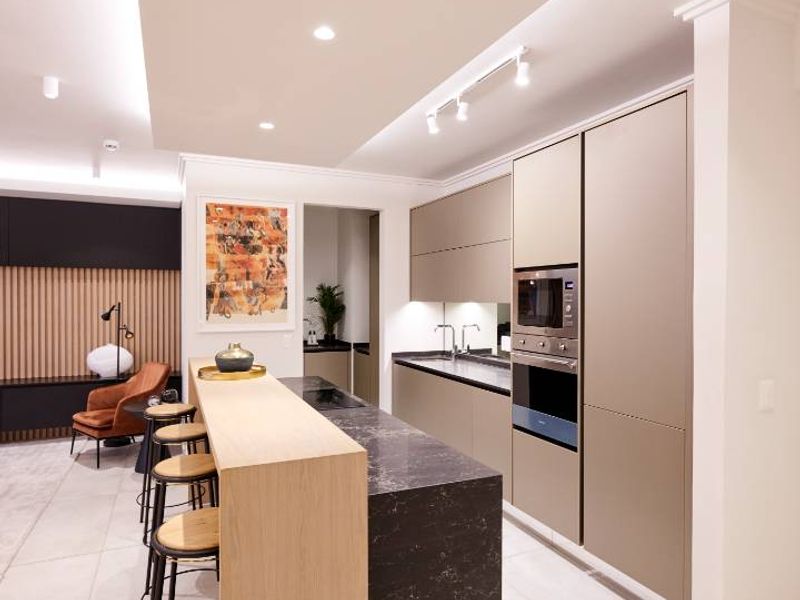 Exquisite Penthouse Oasis - Photo 8