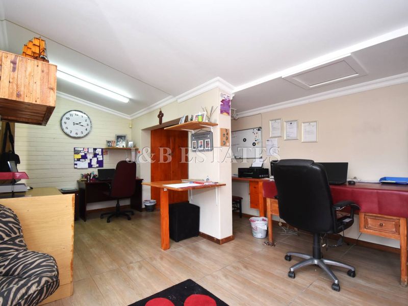 3-Bedroom House With Beautiful Lapa In Prime Area - Photo 9
