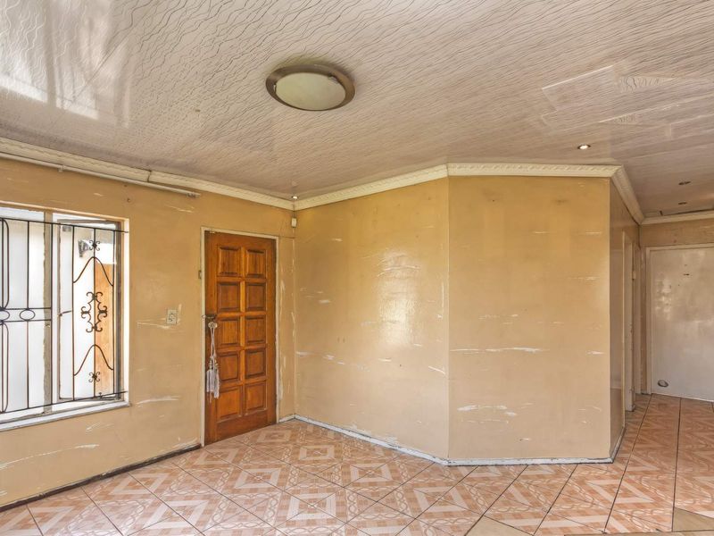 Charming Family Home for Sale in Kagiso Ext 8 - Photo 6