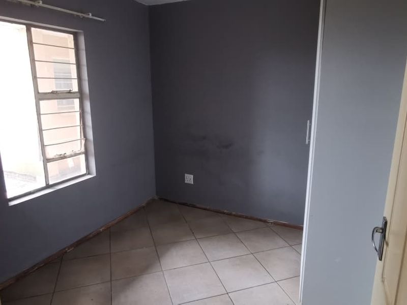 Open-Plan Living in a Delightful 2-Bedroom Home!! - Photo 8