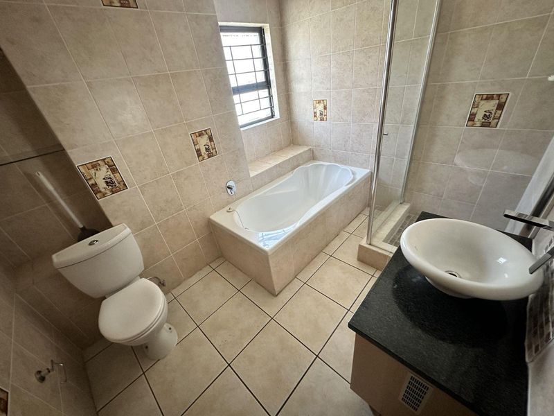 Very Secure 4 Bedroom Home For Rent In Morningside, Sandton - Photo 10