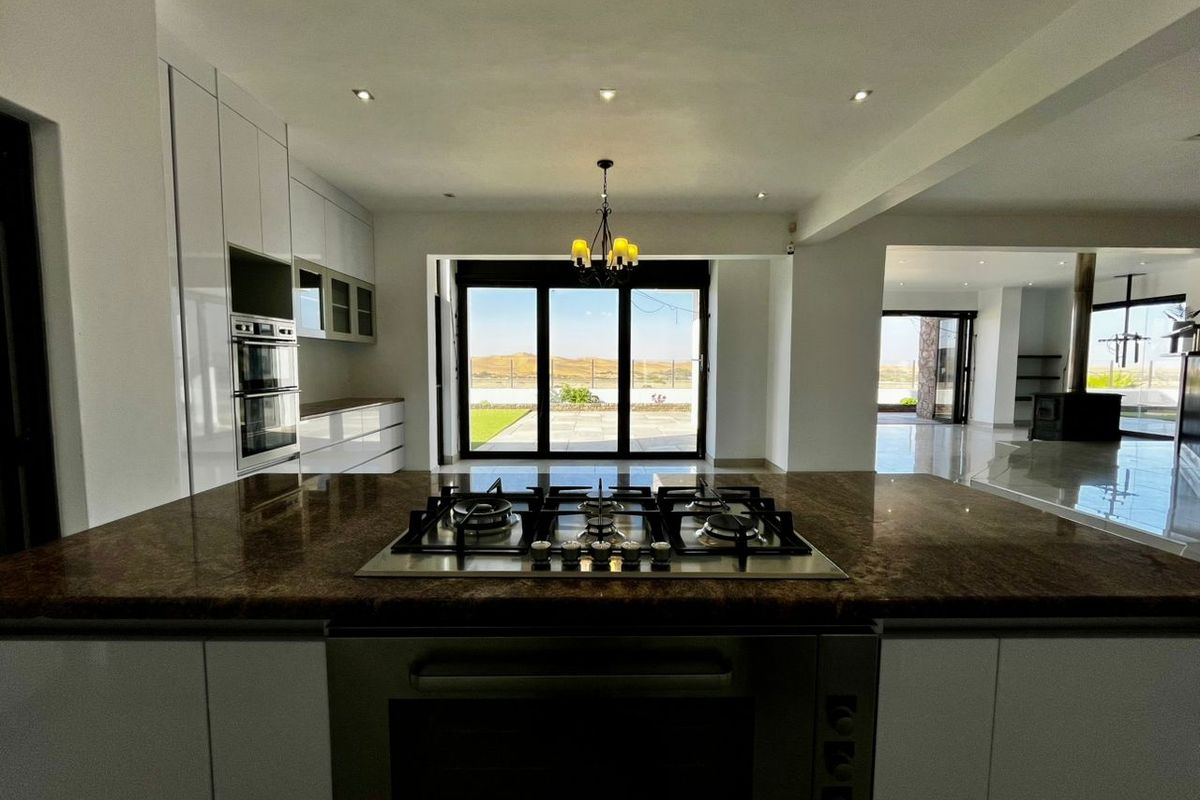 Luxurious Mansion for Sale - Photo 3