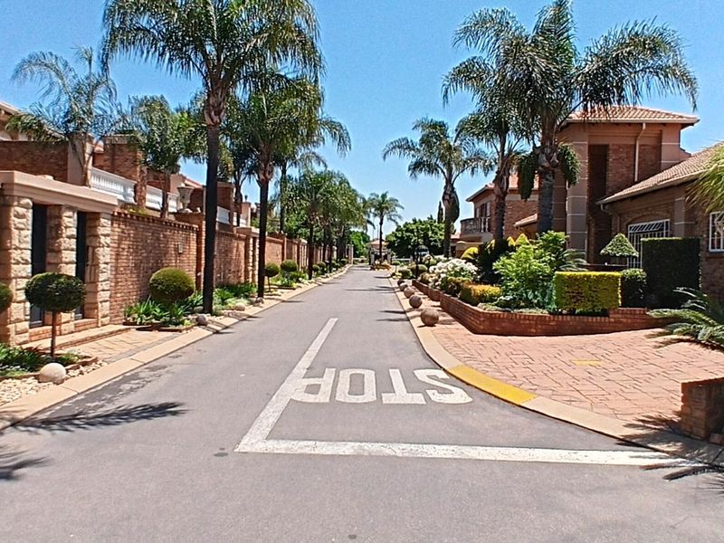 "Secure Estate Living: Modern Home for Investors or Downsizers! - Photo 2