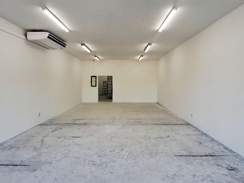 "Umhlanga Rocks Retail Gem – Perfect for Your Business!" - Photo 6