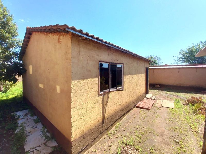 Two Bedrooms house for sale in Soshanguve South Ext 10 - Photo 3