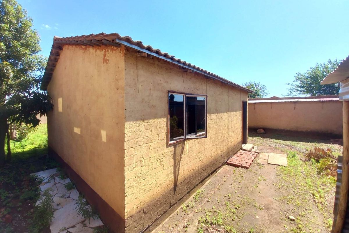 Two Bedrooms house for sale in Soshanguve South Ext 10 - Photo 3