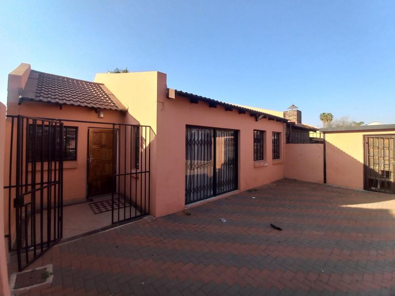 Three bedrooms house for sale in Elandspoort - Photo 7
