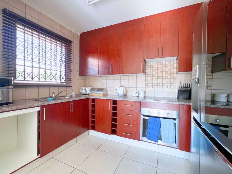 4 Bedroom Family home for Sale in Annlin - Photo 8