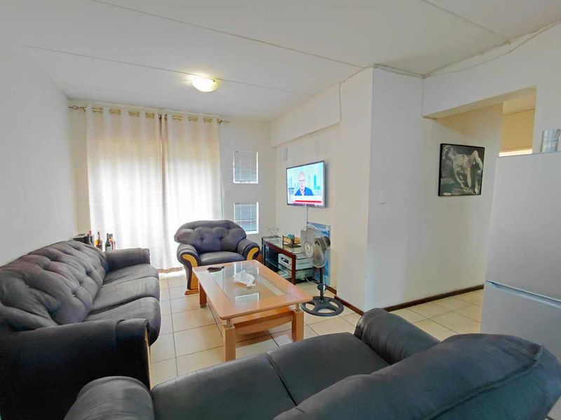 2 Bedroom Apartment, ground floor in Eagle Breeze Complex, Laser Park - Photo 3