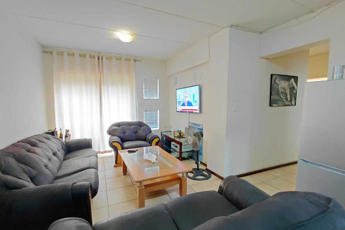 2 Bedroom Apartment, ground floor in Eagle Breeze Complex, Laser Park - Photo 3