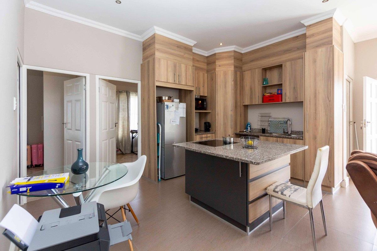 Secure 3 bedroom unit for sale in The Ridge, Parsonsvlei - Photo 5