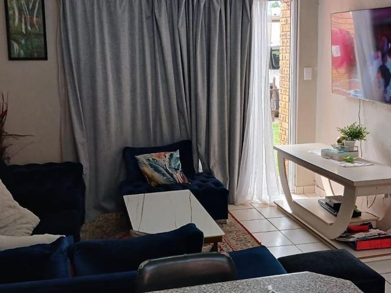 Secure ground-floor living with a private garden and top safety - Photo 5