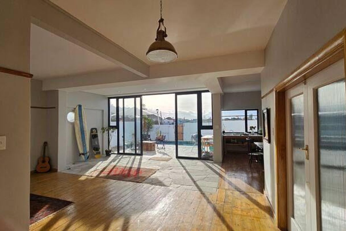 Enjoy Beachside Living in This Spacious 3-Bed Rental - Photo 3