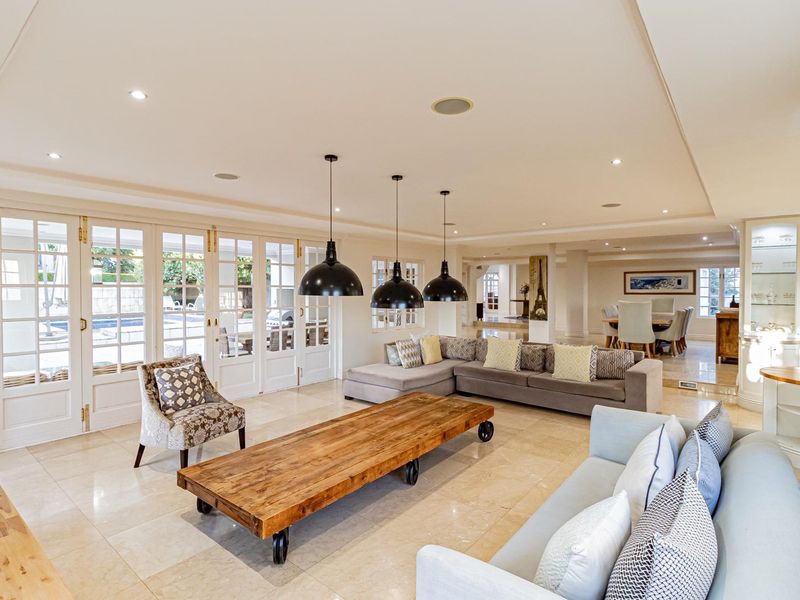 Elegant 5-Bedroom Residence Perfect for Comfort & Style - Photo 9