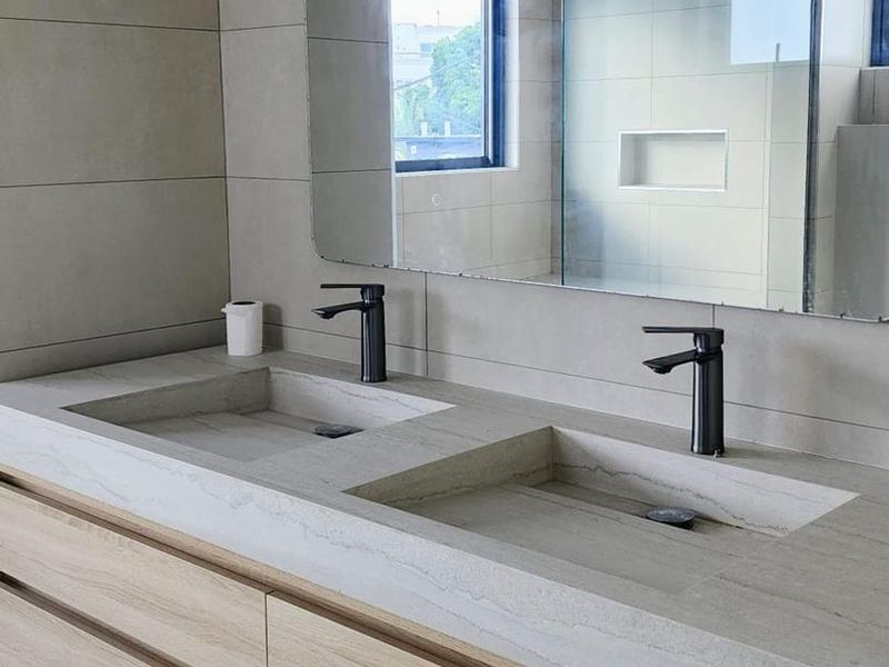 BAYSIDE PENTHOUSE - Photo 7