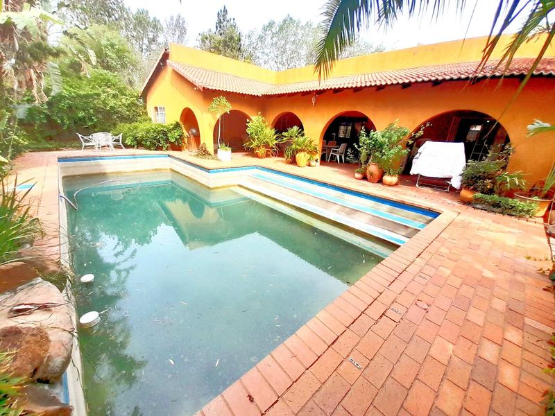 "An ideal residence is characterized by a generous expanse of land" - Photo 1