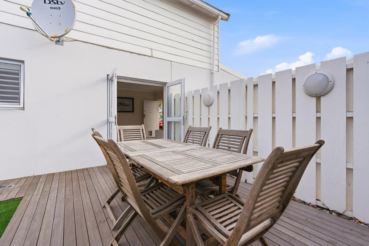 Immaculate Double-Storey Home Available To Let - Photo 4