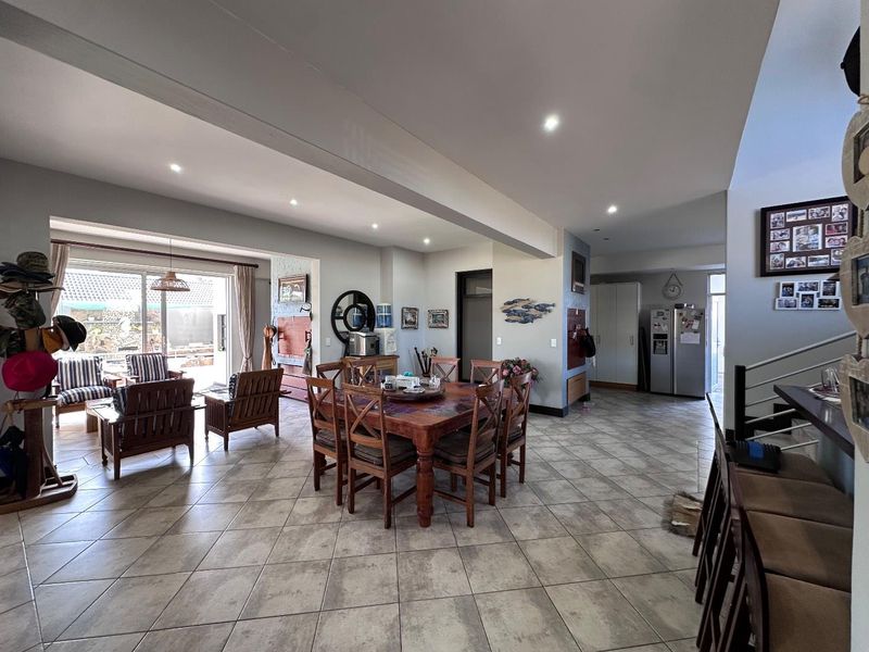 SPACIOUS 3 BEDROOM HOME FOR SALE WITH 3 FLATLETS NEAR WATERFRONT, SWAKOPMUND - Photo 3