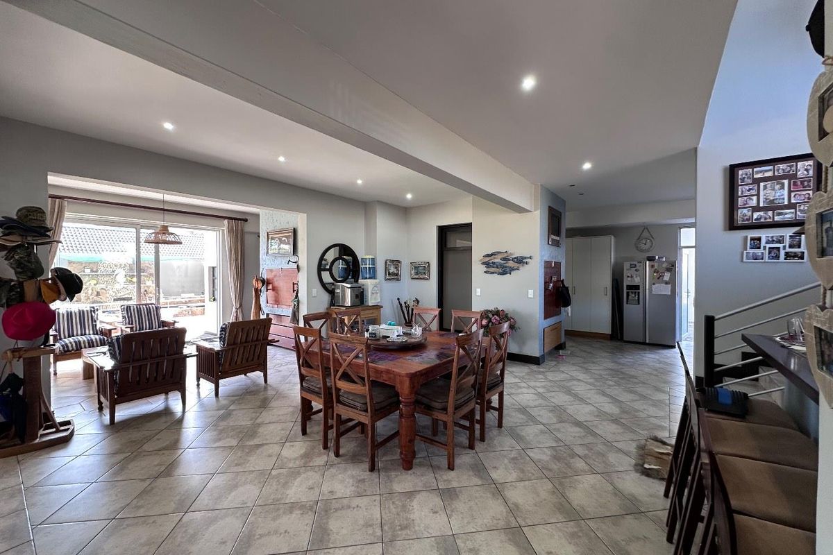 SPACIOUS 3 BEDROOM HOME FOR SALE WITH 3 FLATLETS NEAR WATERFRONT, SWAKOPMUND - Photo 3