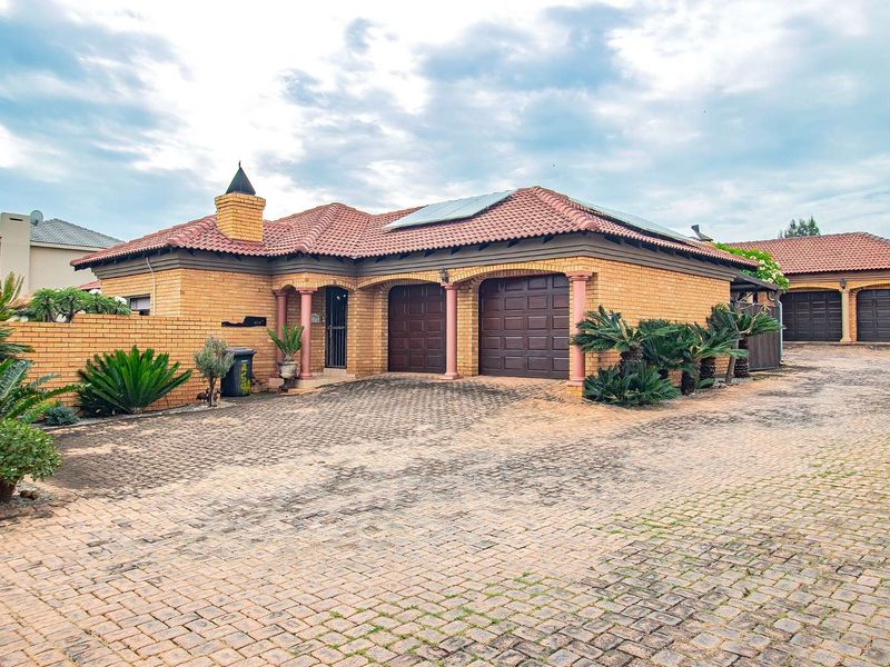 3 Bedroom 2 bathroom home - Photo 2