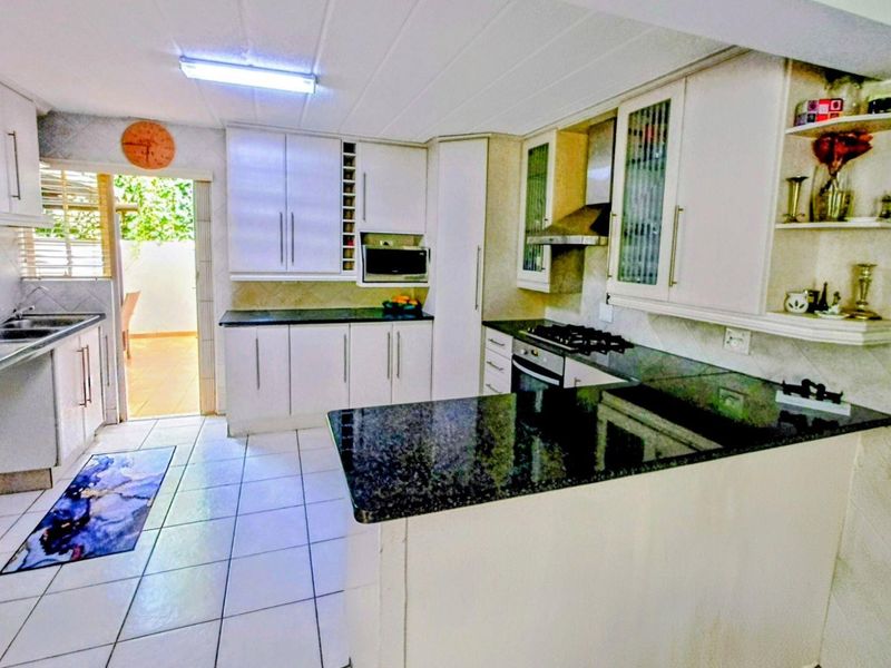 Sunny 3 bedroom duplex in Atlasville up for grabs! - Photo 6