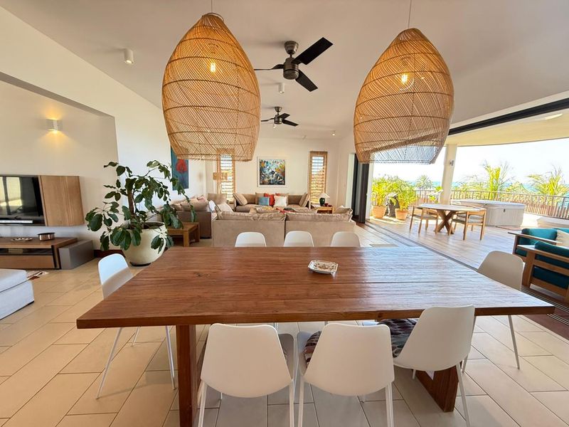 Beachfront Luxury Living with Panoramic Ocean Views - Photo 4