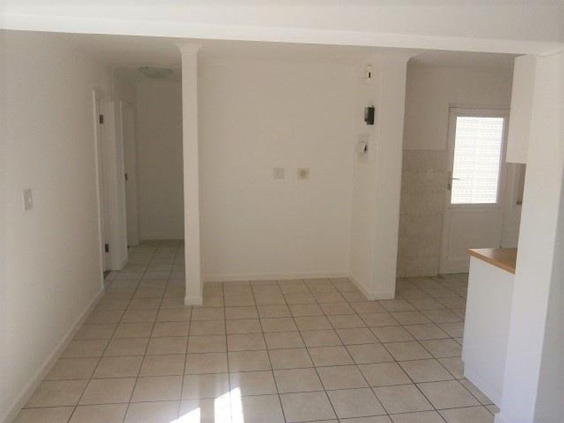 Adorable, spacious Living - Photo 5