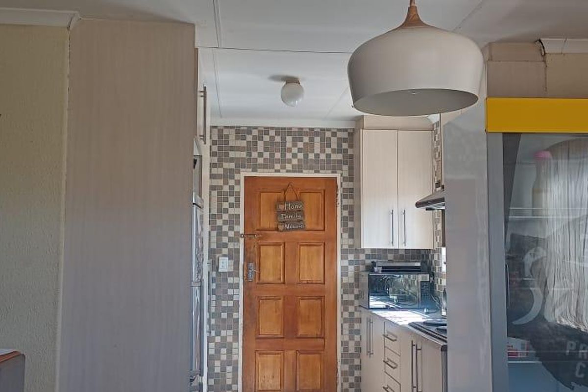 3 Bedroom House for sale - Photo 4