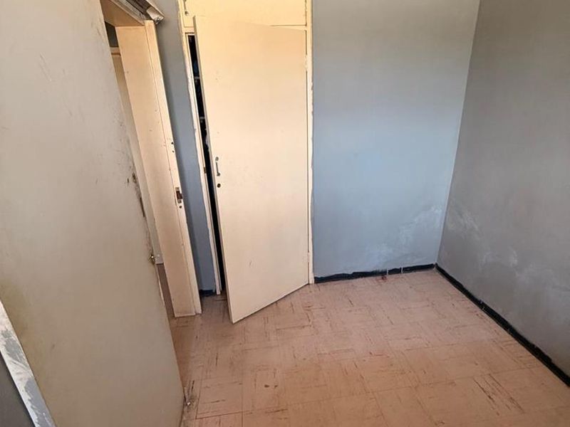 2 Bedroom Apartment in Kwaggasrand, Pretoria - Photo 5