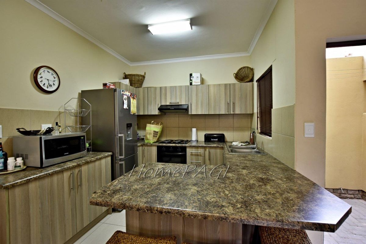 Hermes, Walvis Bay:  Very neat 3 Bedr Townhouse for sale - Photo 4