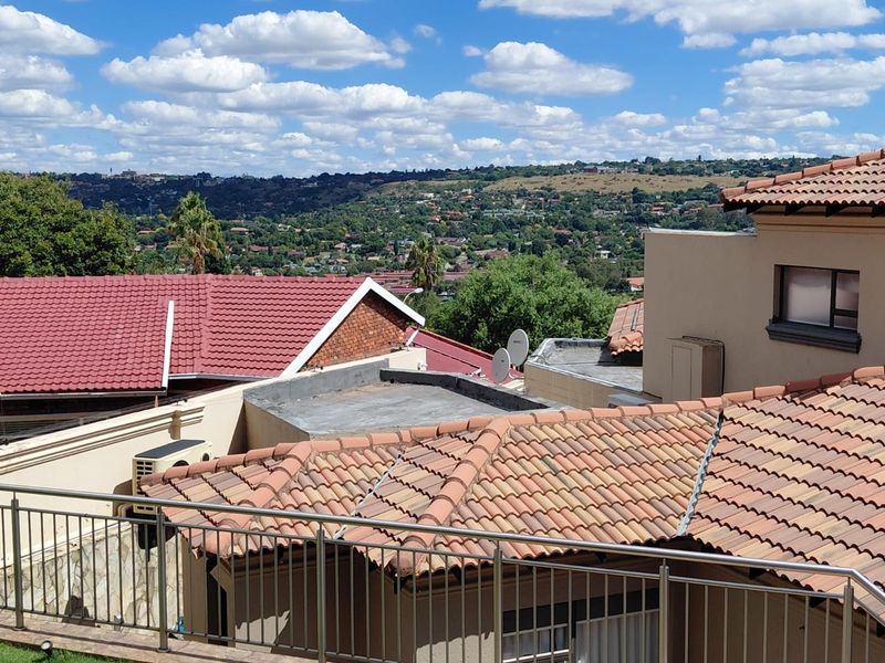 Luxurious Fully Furnished 4-Bedroom Double-Storey Home with Stunning Views in Roodekrans - Photo 3