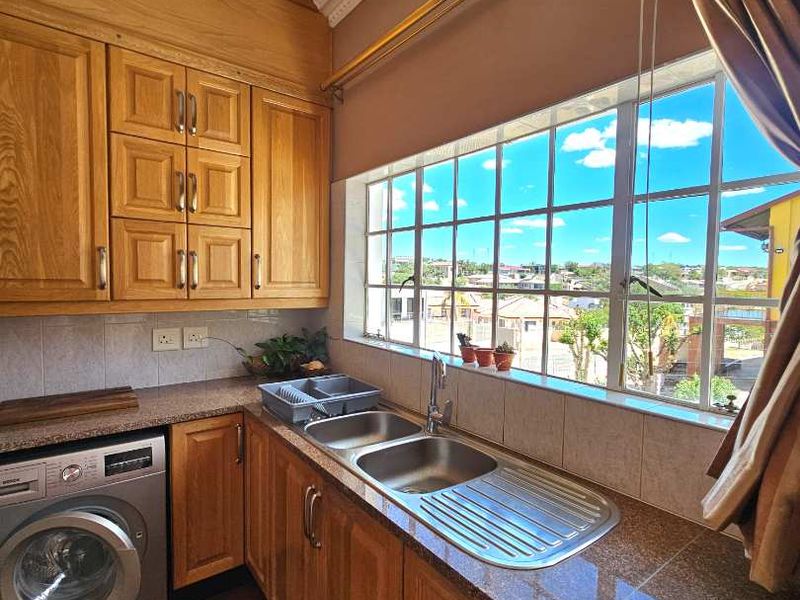 Ambassadorial Victorian Beauty: Fully Furnished Rental in Ludwigsdorf! - Photo 6