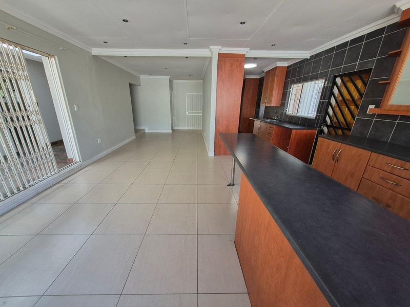 Renovated Family Home with Work-From-Home Potential in Prime Pretoria East Location 🏡 - Photo 7