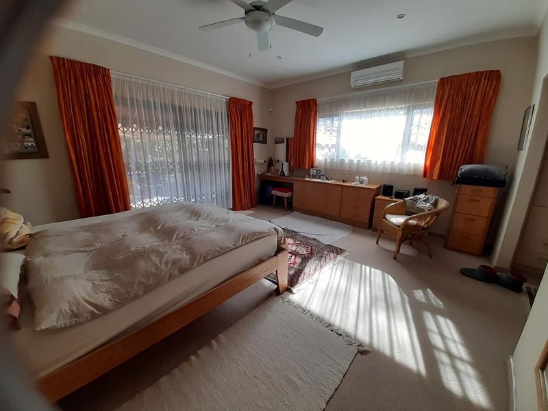 Lovely property with surrounded landscaped gardens and spacious verandas, situated in the outskirts of Omaruru, bordering the Omaruru River. - Photo 10