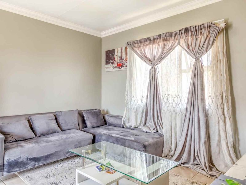 2 bedroom apartment for sale in Midrand. - Photo 6