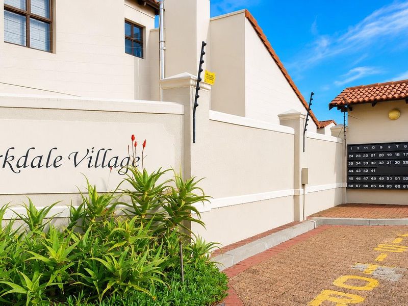 Spacious 3-Bedroom Family Home in Exclusive Birkdale Village - Photo 2
