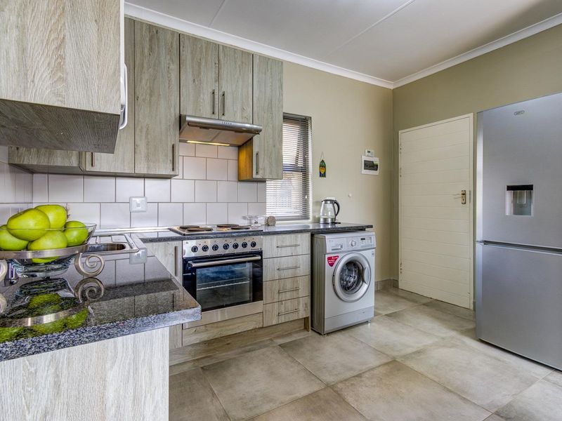 SUNNY, SECURE AND SPOTLESS UPSTAIRS UNIT - Photo 5